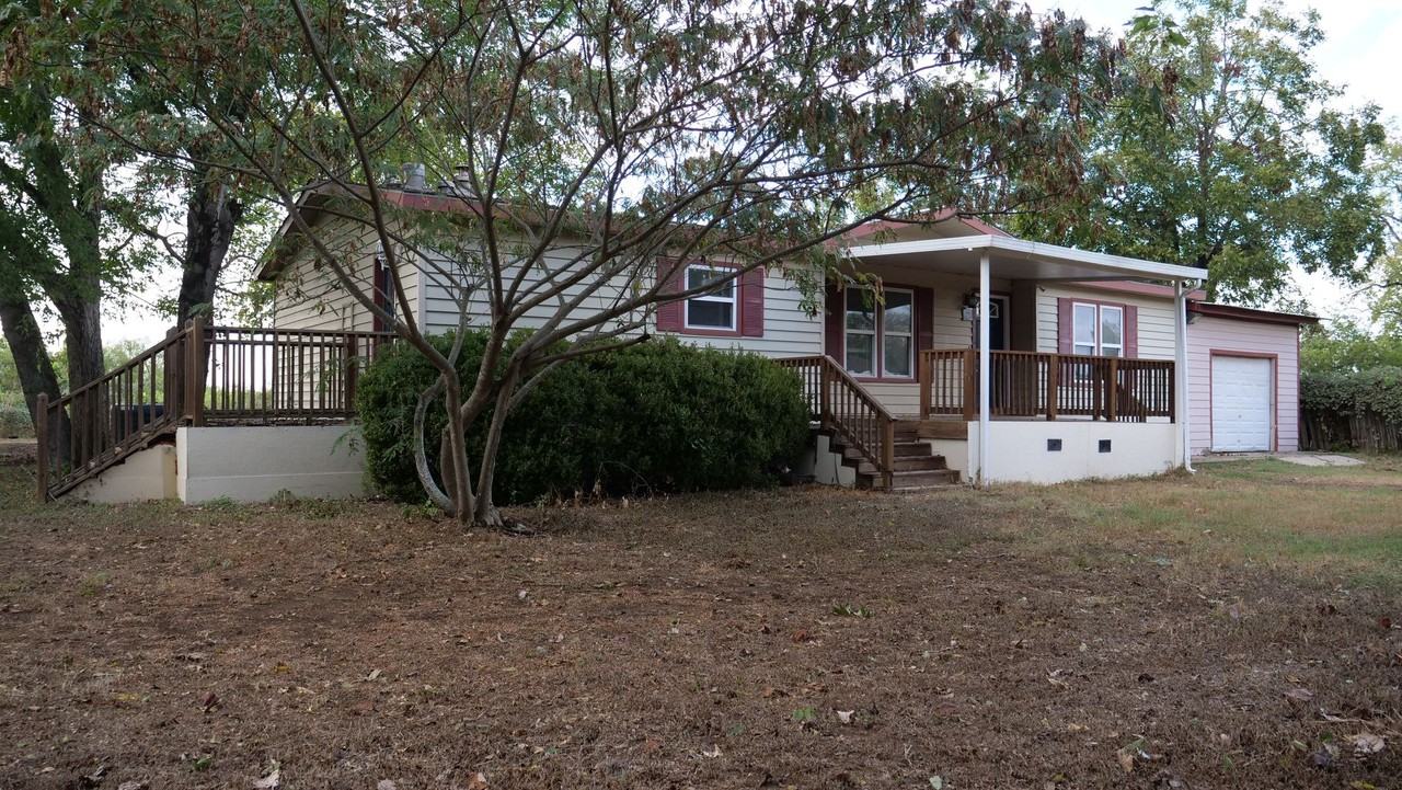 1504 Citation Cir #D - Photo 5 of 27