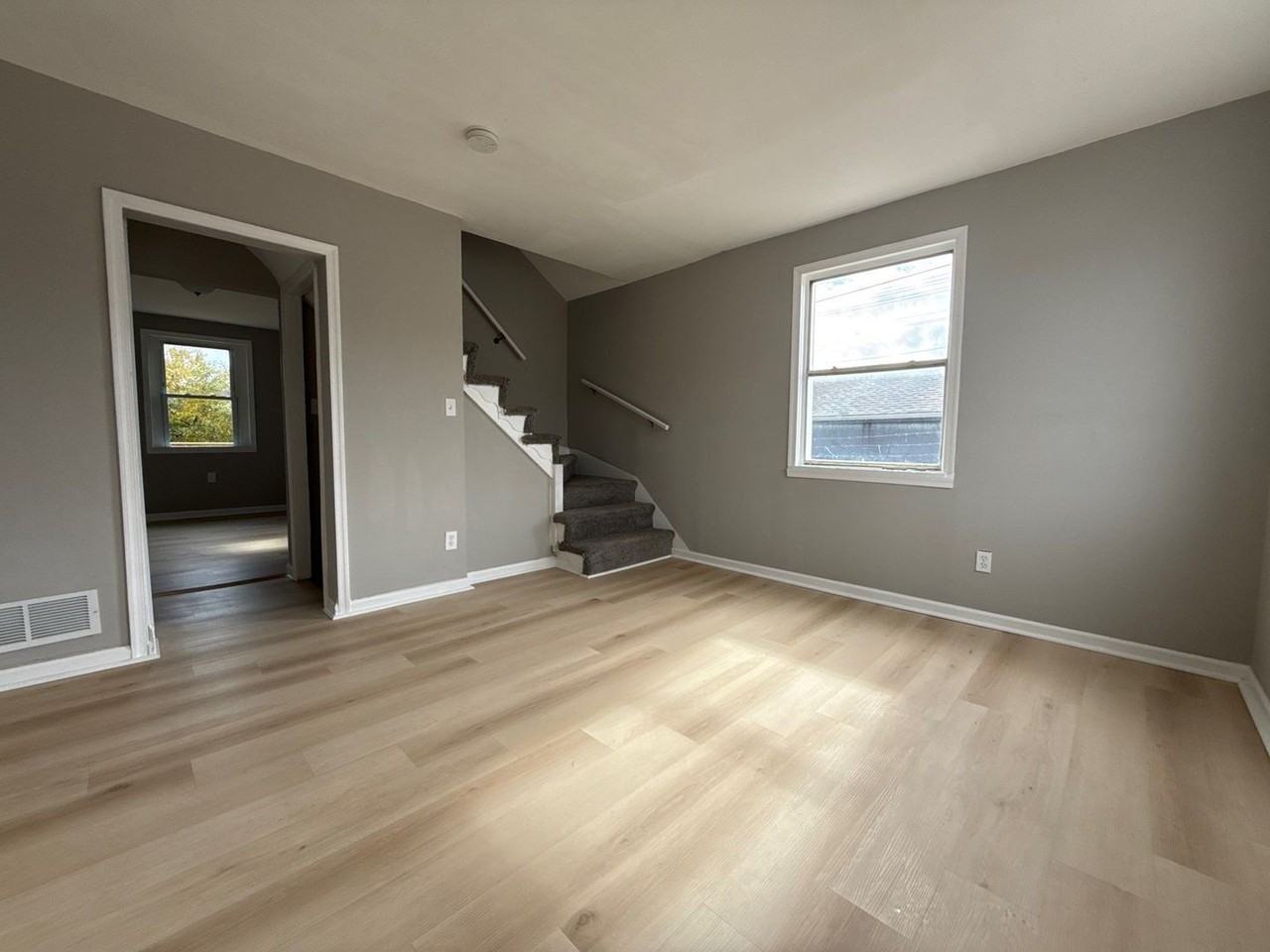 1725 Malvern St - Photo 2 of 17