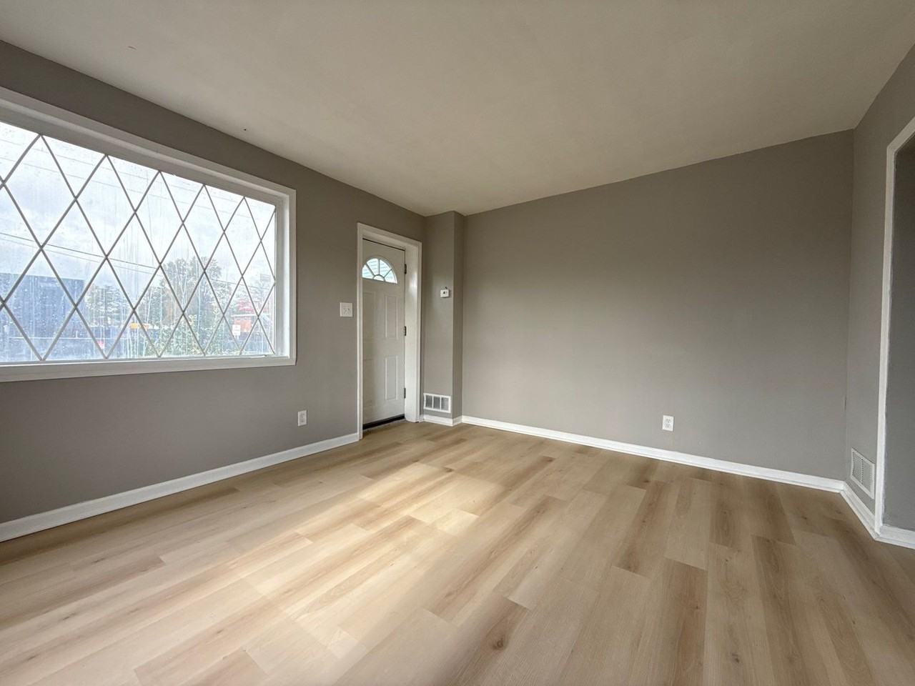 1725 Malvern St - Photo 3 of 17