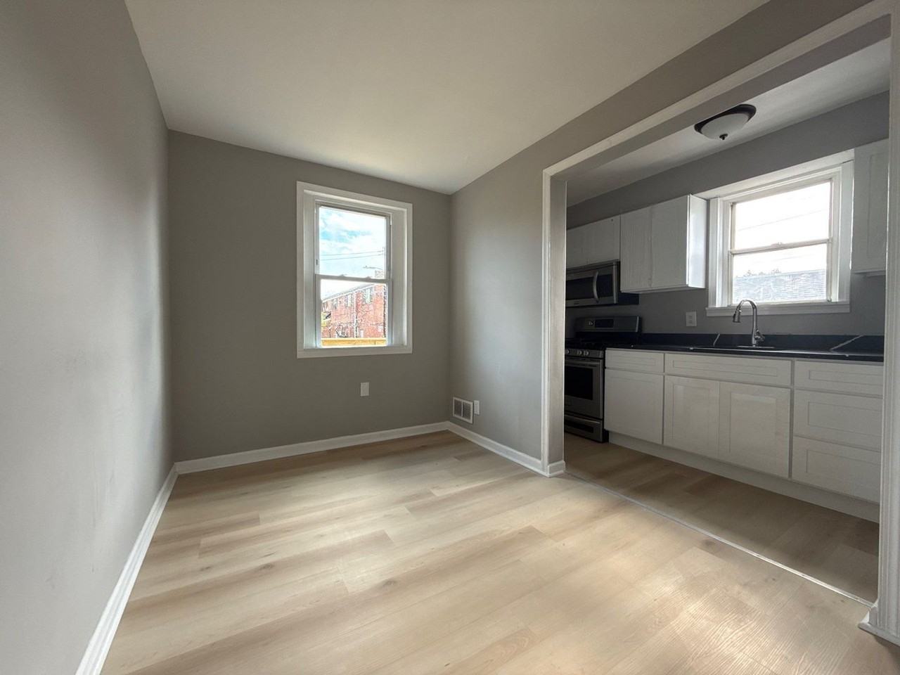 1725 Malvern St - Photo 4 of 17