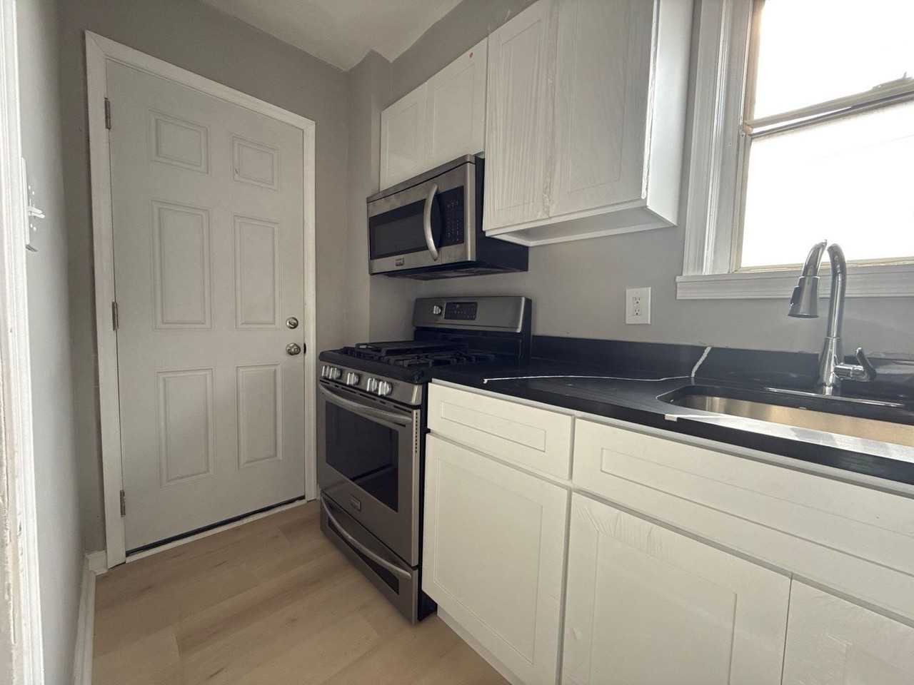 1725 Malvern St - Photo 6 of 17