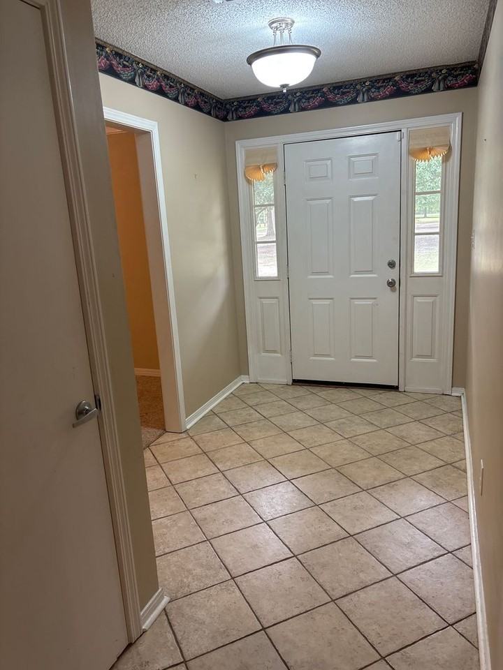 5175 Patterson Rd - Photo 7 of 24