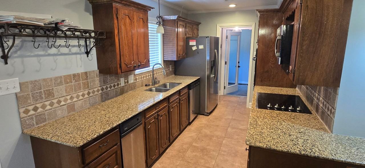 500 Northpark Dr - Photo 2 of 10