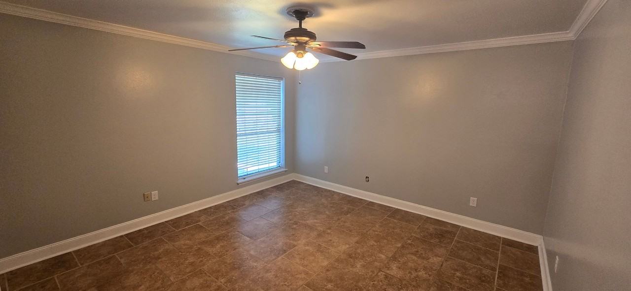 500 Northpark Dr - Photo 4 of 10