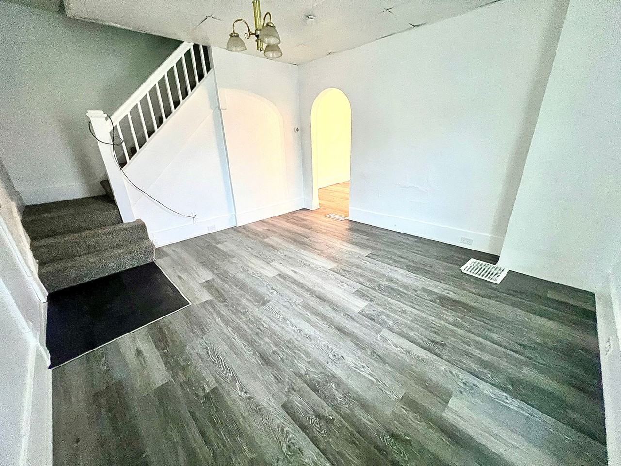 40-42 Seminole Avenue - Photo 3 of 26