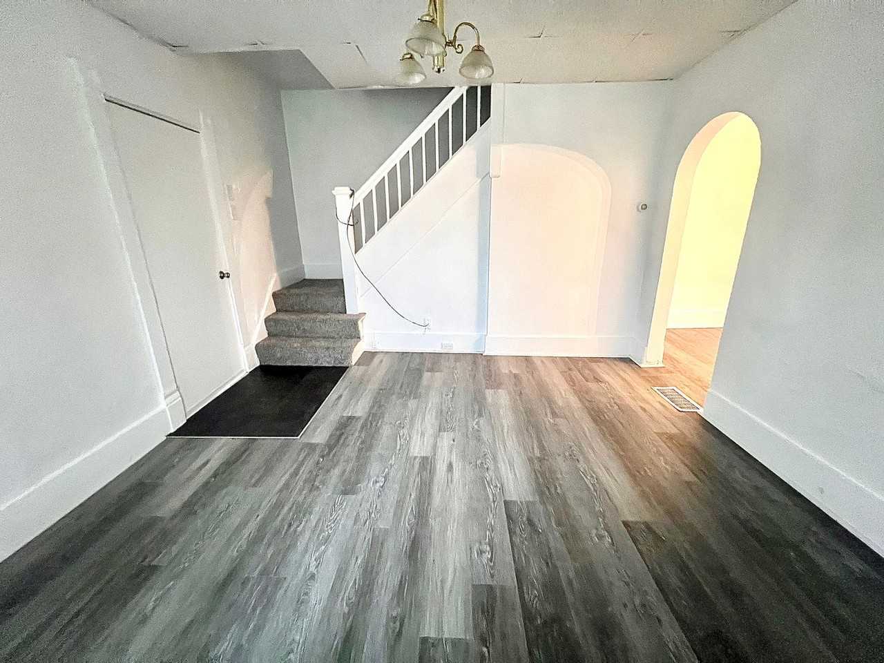 40-42 Seminole Avenue - Photo 4 of 26