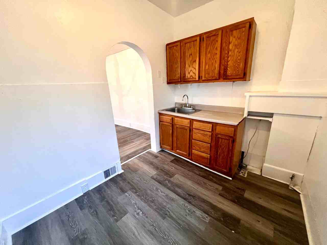 40-42 Seminole Avenue - Photo 7 of 26