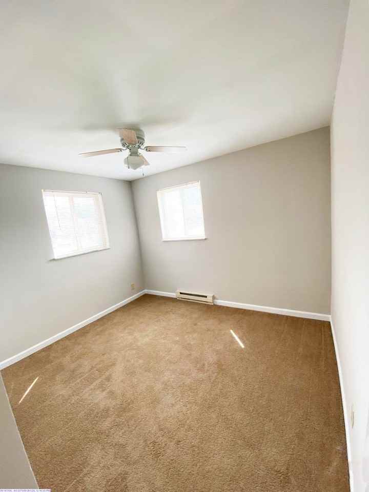 Lowell 566 - Photo 3 of 27