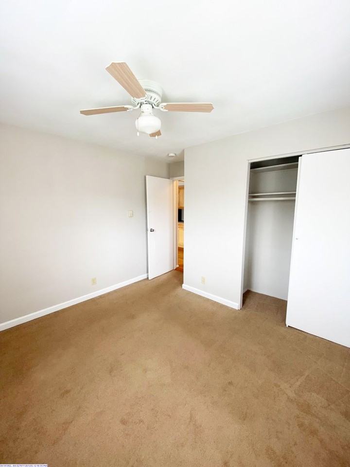 Lowell 566 - Photo 4 of 27