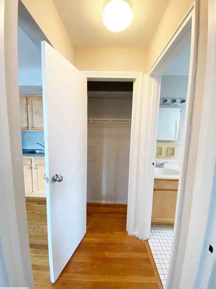 Lowell 566 - Photo 5 of 27