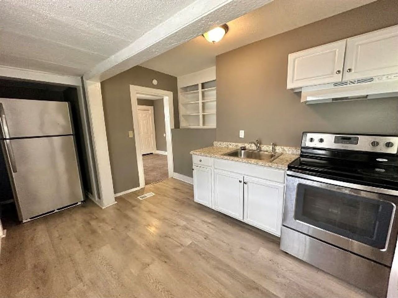 2905 E 61st St - Photo 4 of 9