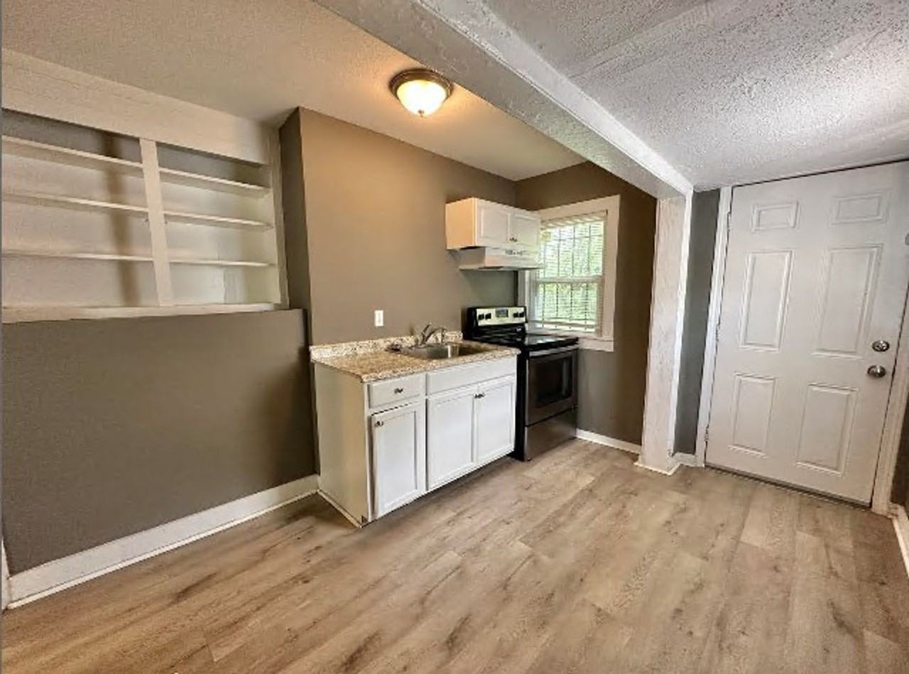 2905 E 61st St - Photo 5 of 9