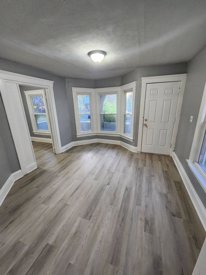 3011 E 125th St - Photo 4 of 28