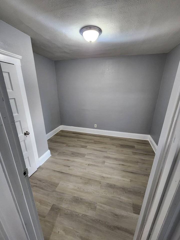 3011 E 125th St - Photo 6 of 28