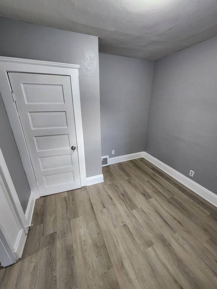 3011 E 125th St - Photo 7 of 28