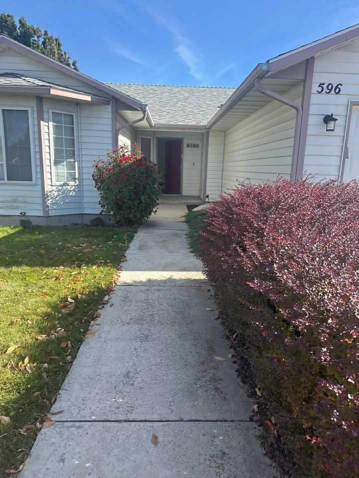 596 South Gamay Lane - Photo 2 of 50