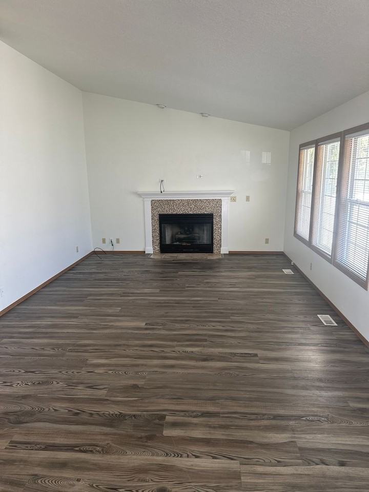 596 South Gamay Lane - Photo 4 of 50