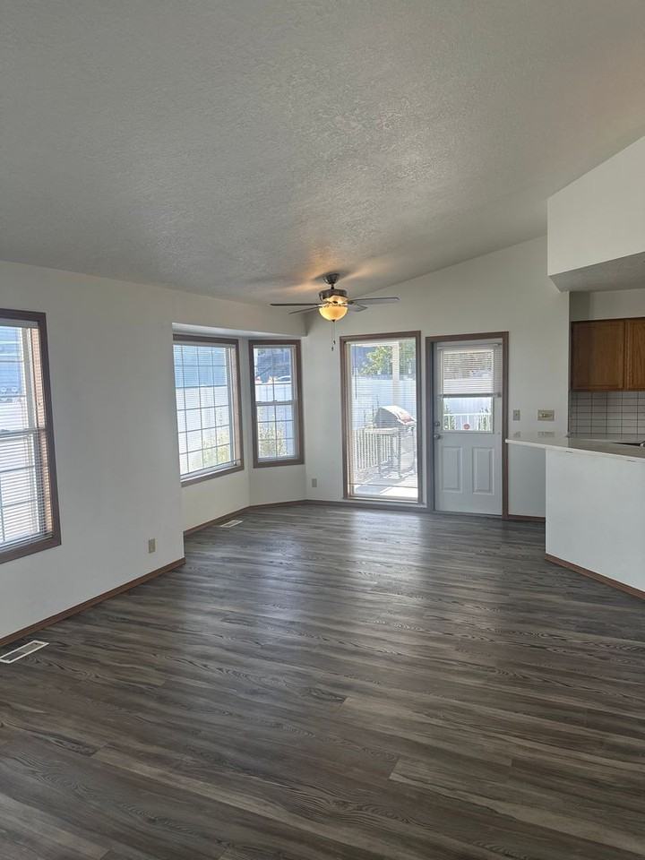 596 South Gamay Lane - Photo 5 of 50