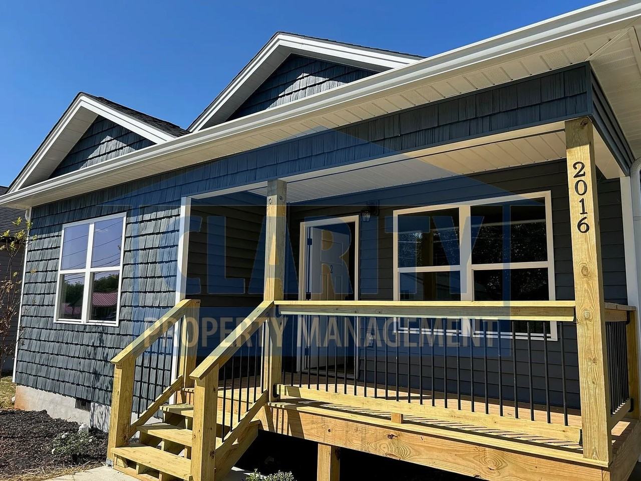 2016 Blythe Ave Se ## 2 - Photo 2 of 22