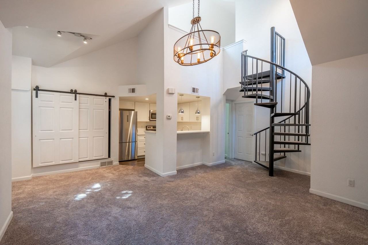 4943 S Carson St - Photo 5 of 23