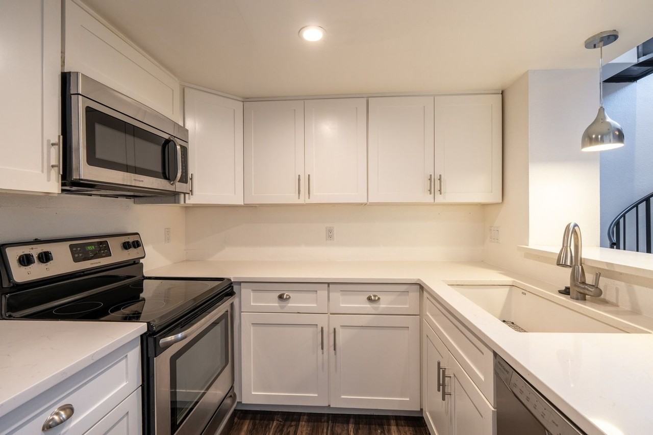 4943 S Carson St - Photo 4 of 23