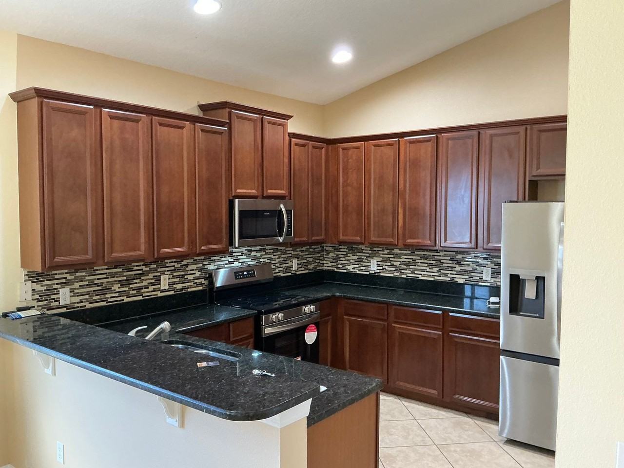 9121 Edenshire Cir - Photo 3 of 23