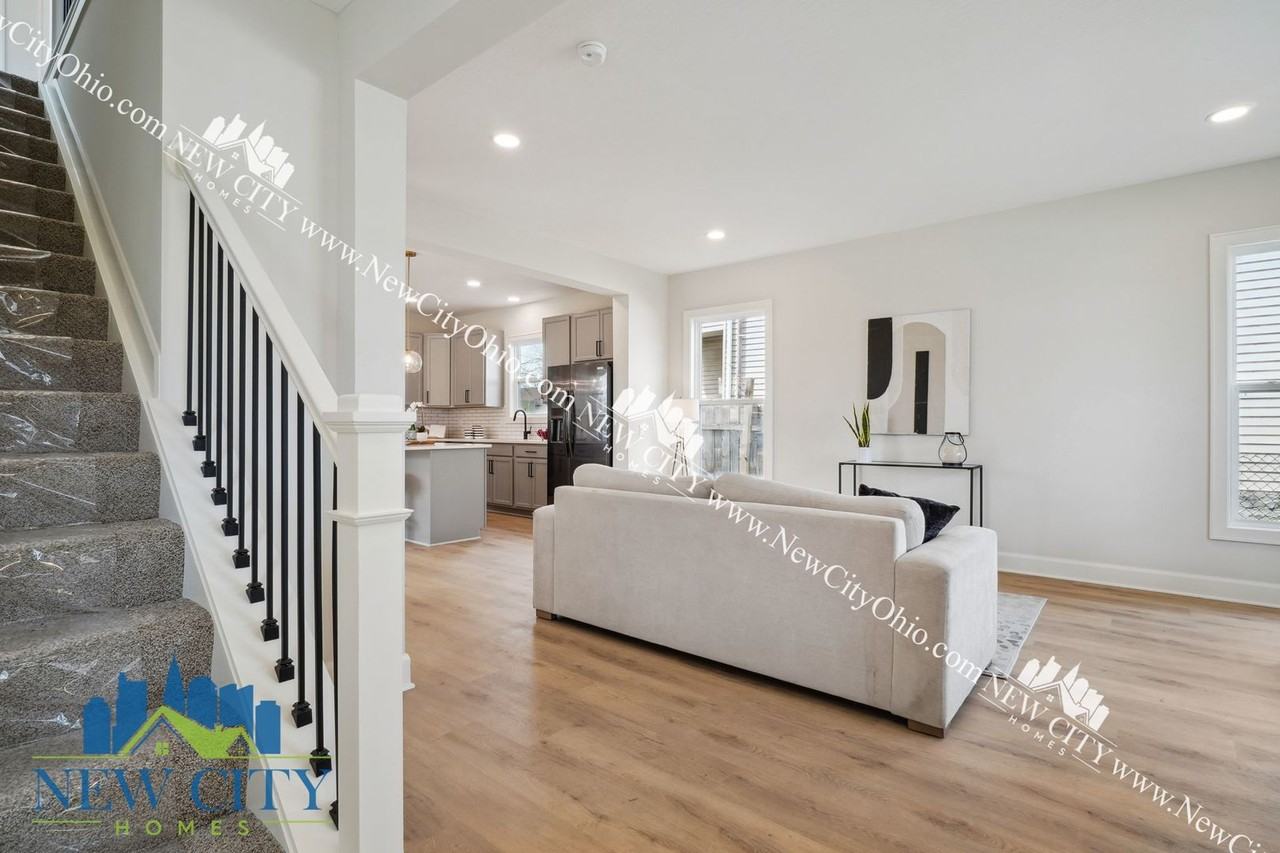 77 N Guilford Ave - Photo 4 of 43