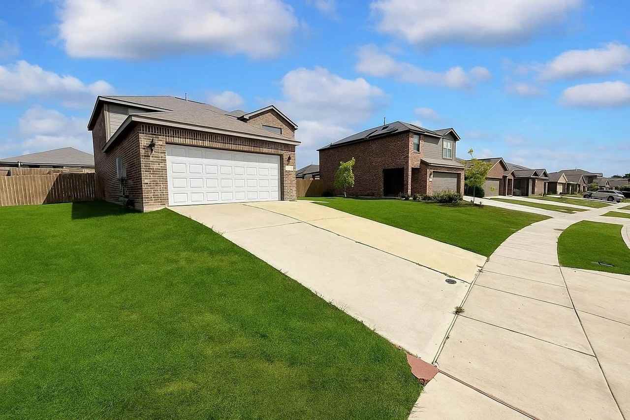 913 Serena Dr - Photo 6 of 44