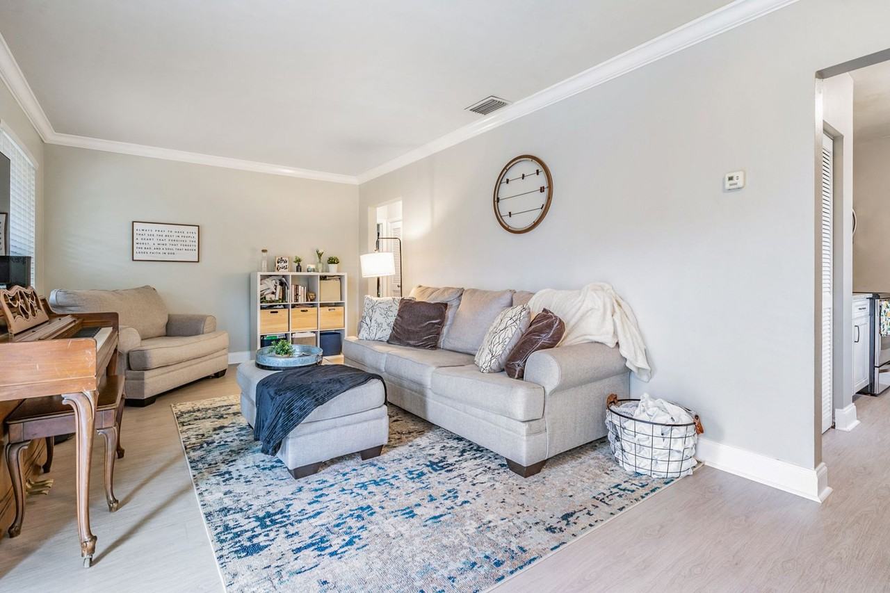 6985 Merrick Ln - Photo 4 of 15