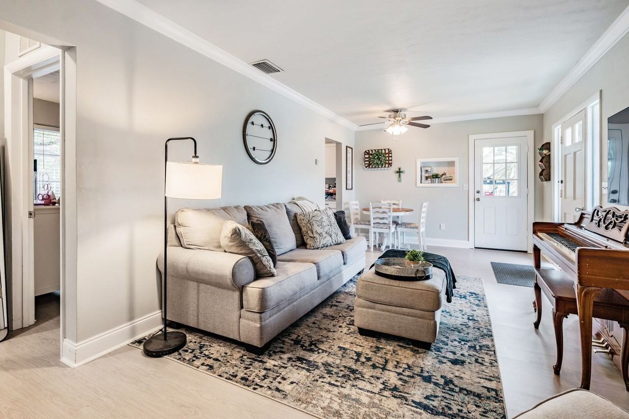 6985 Merrick Ln - Photo 5 of 15