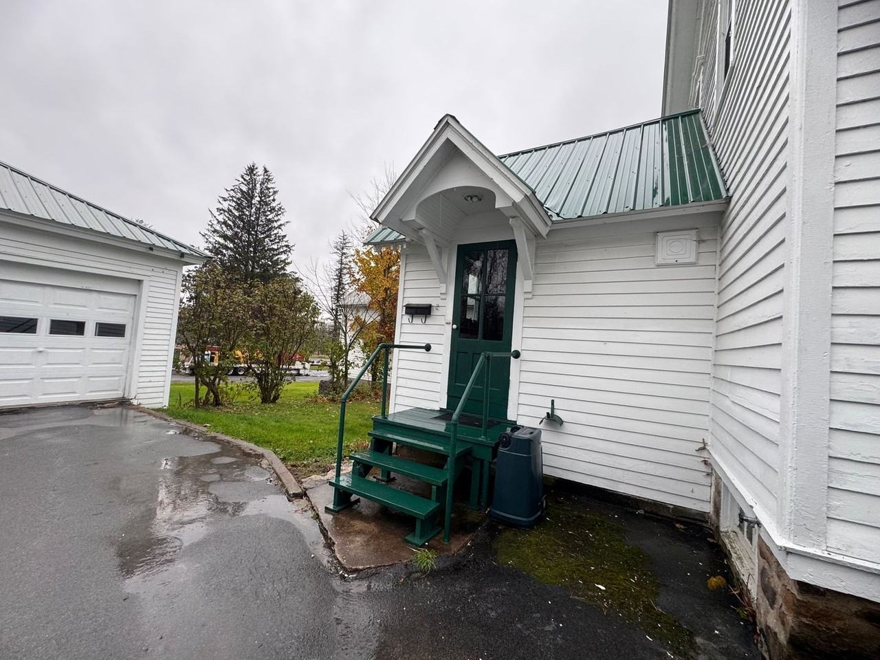 9612 Bowman St - Photo 2 of 23