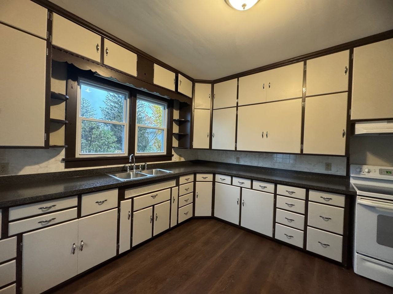 9612 Bowman St - Photo 4 of 23