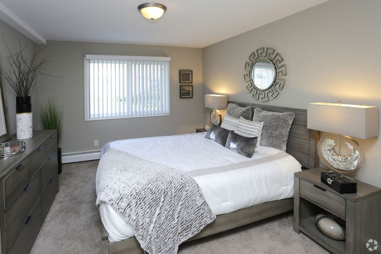 8848 Goodrich Road - Photo 4 of 36