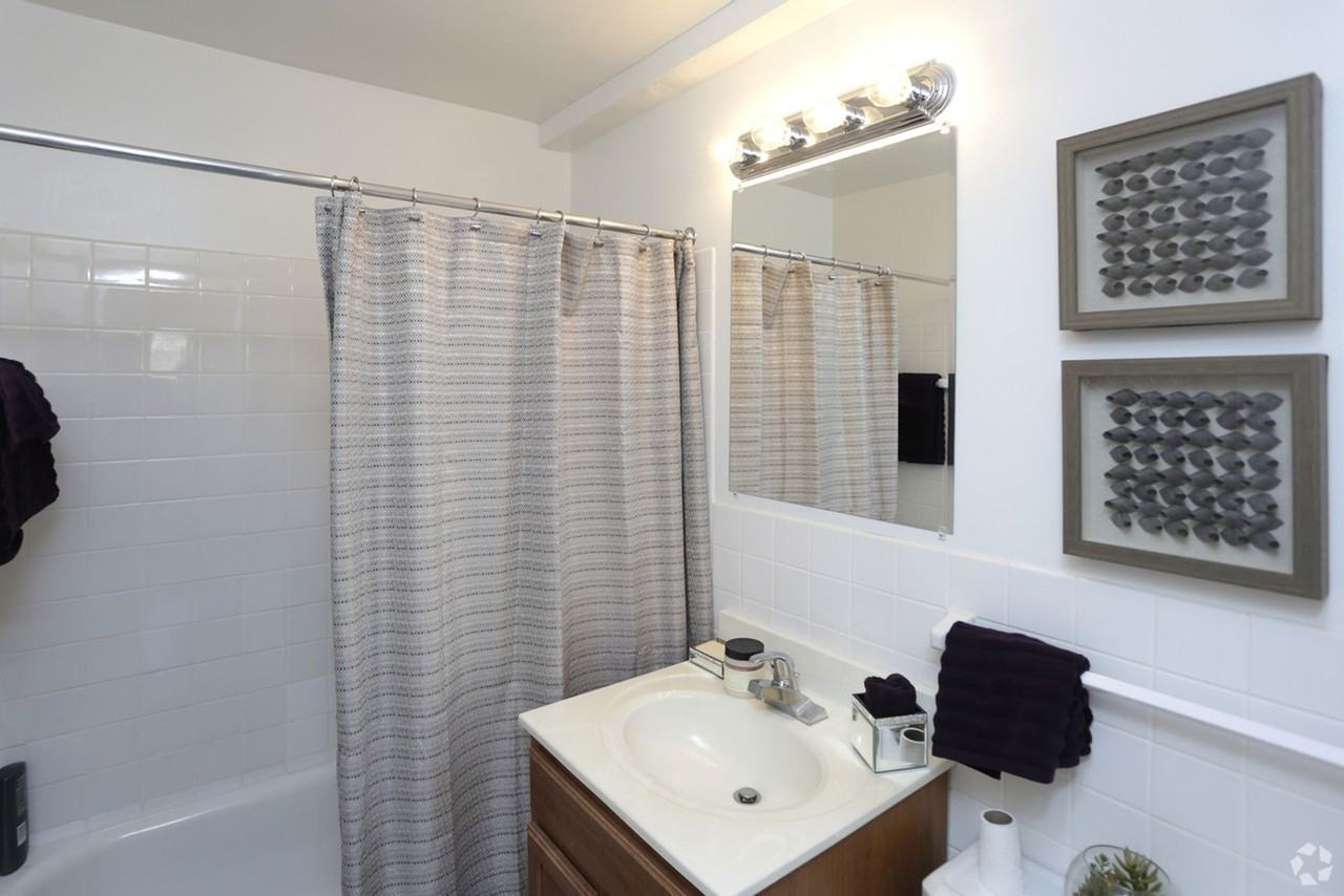 8848 Goodrich Road - Photo 6 of 36