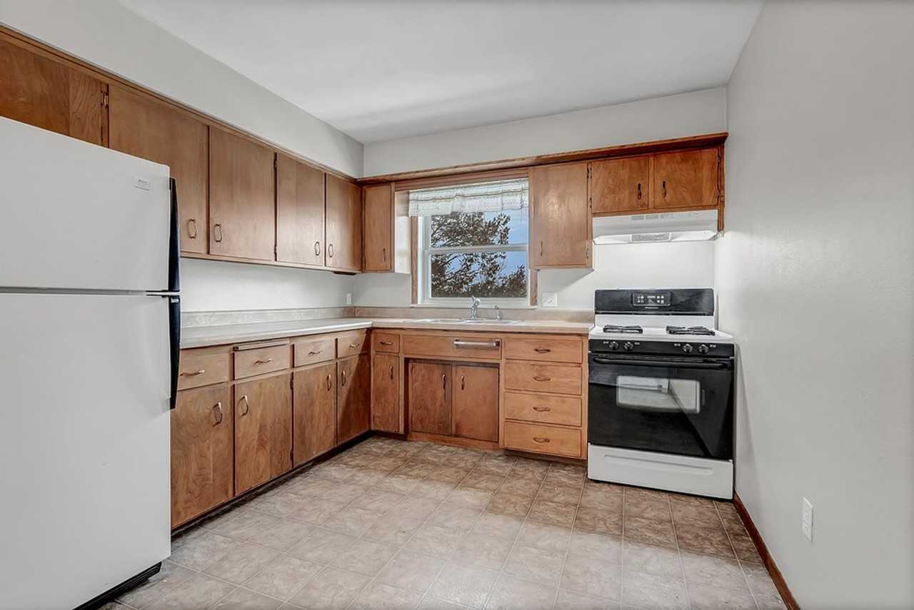 2500 Olive St - Cedar Falls - Photo 6 of 17