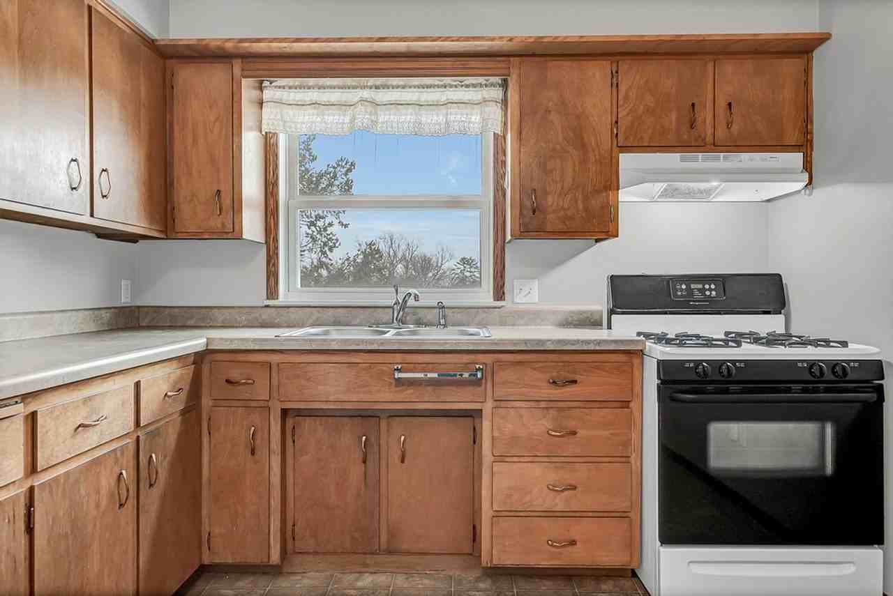 2500 Olive St - Cedar Falls - Photo 7 of 17