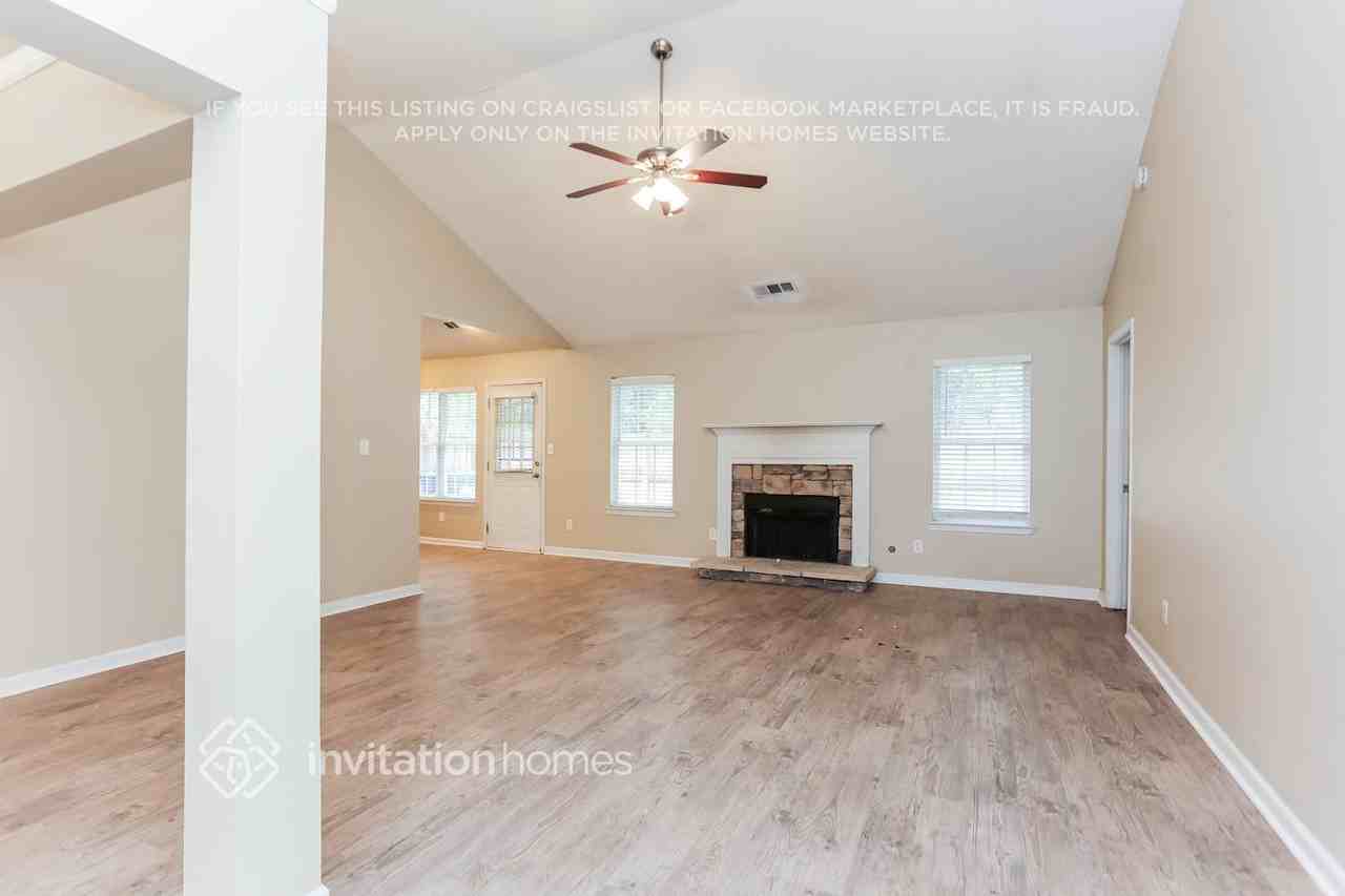 4890 Larkspur Ln - Photo 5 of 17