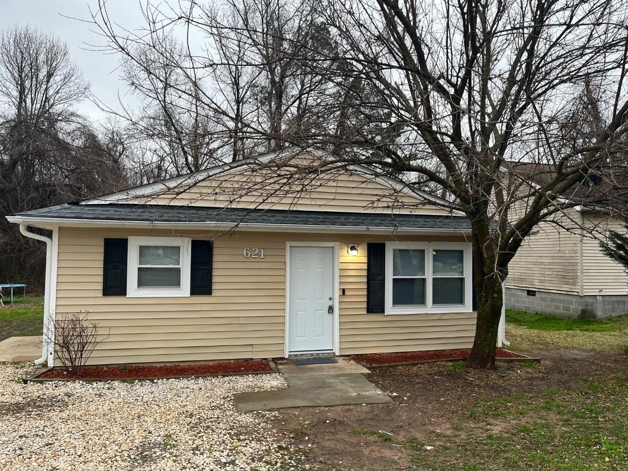 621 Reservoir St - Photo 2 of 20