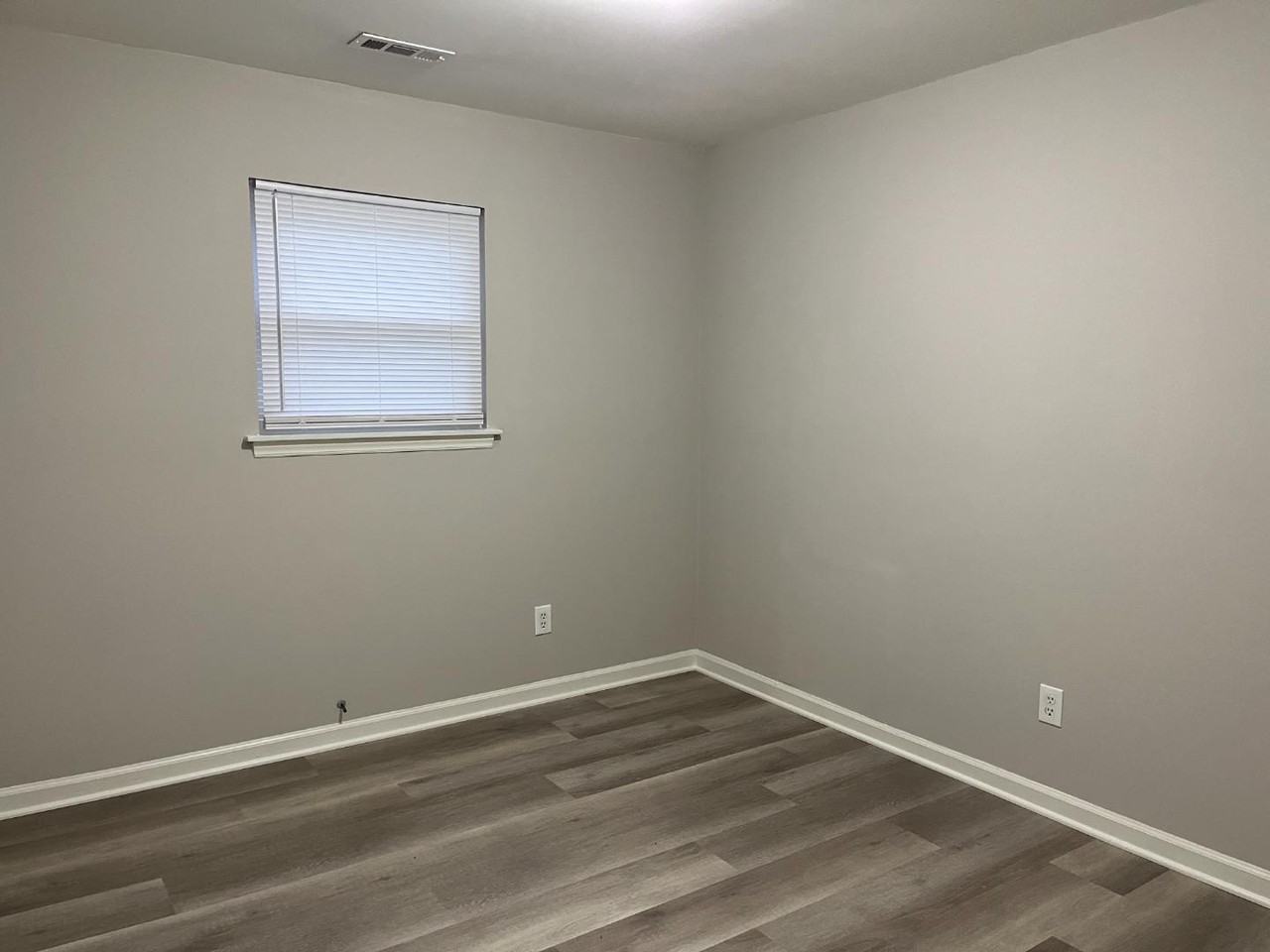 621 Reservoir St - Photo 3 of 20