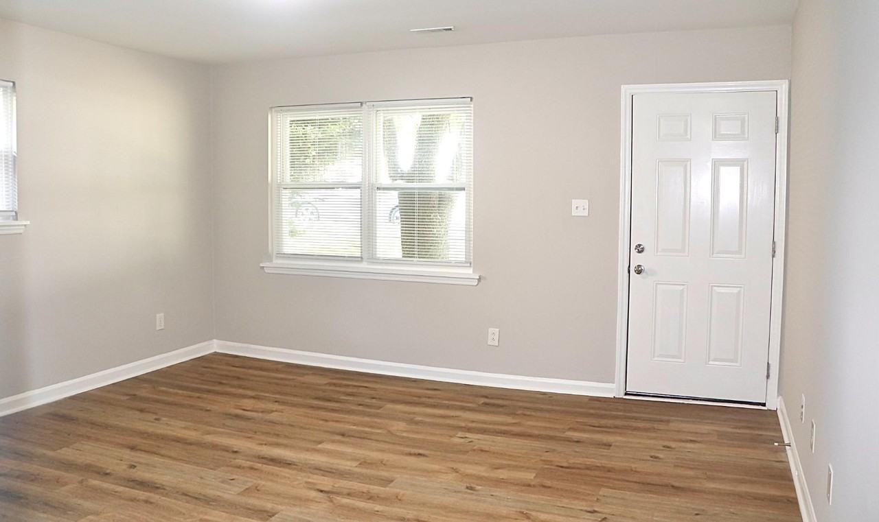 621 Reservoir St - Photo 4 of 20