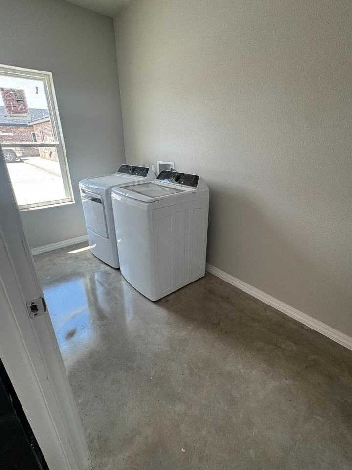 700 West St - Photo 2 of 5