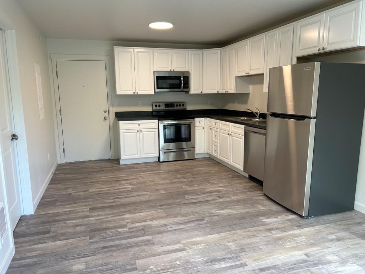 128 East Evergreen Drive - Photo 6 of 43