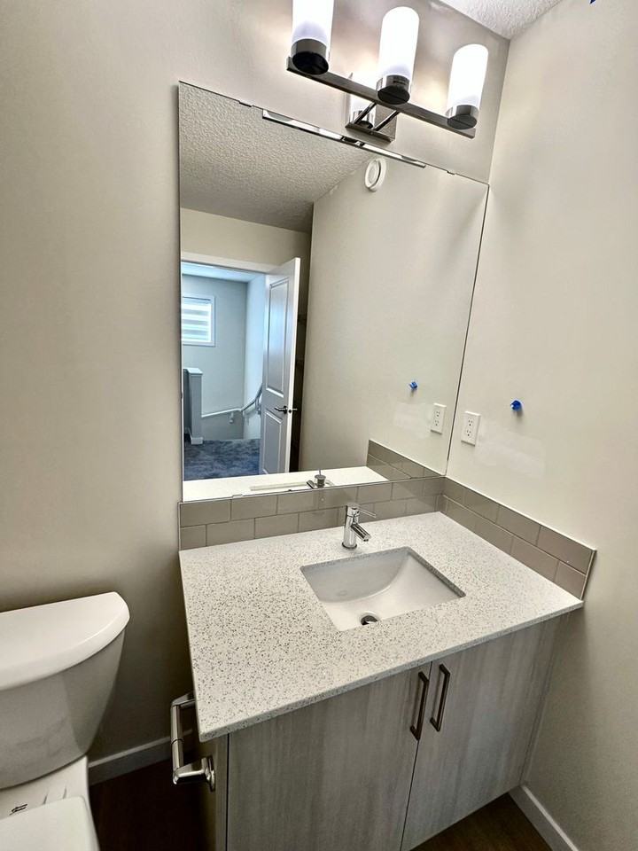 2201 Muckleplum Crescent Upper - Photo 5 of 12