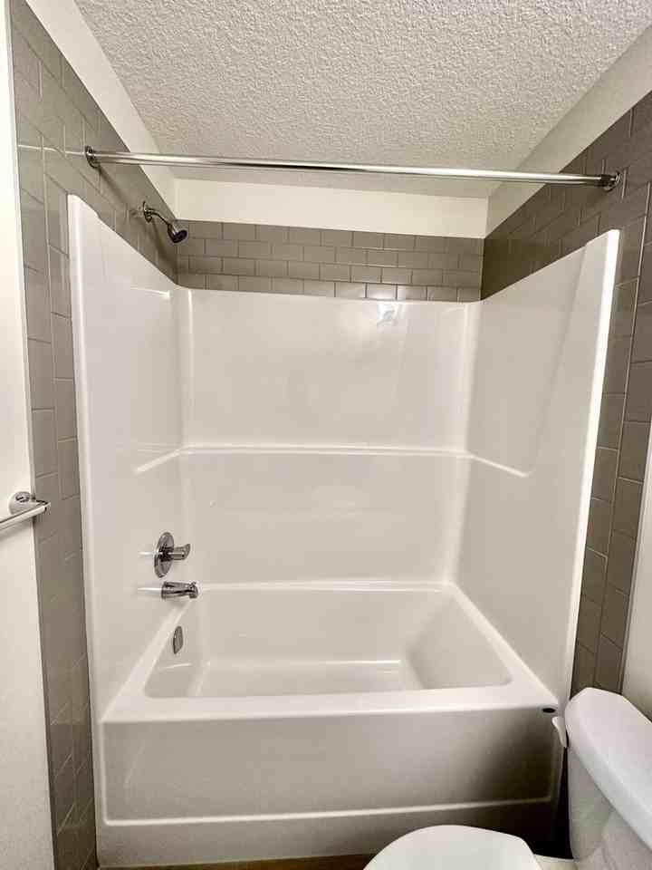 2201 Muckleplum Crescent Upper - Photo 6 of 12