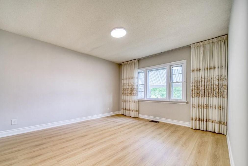 82 Oxford Street - Photo 2 of 4