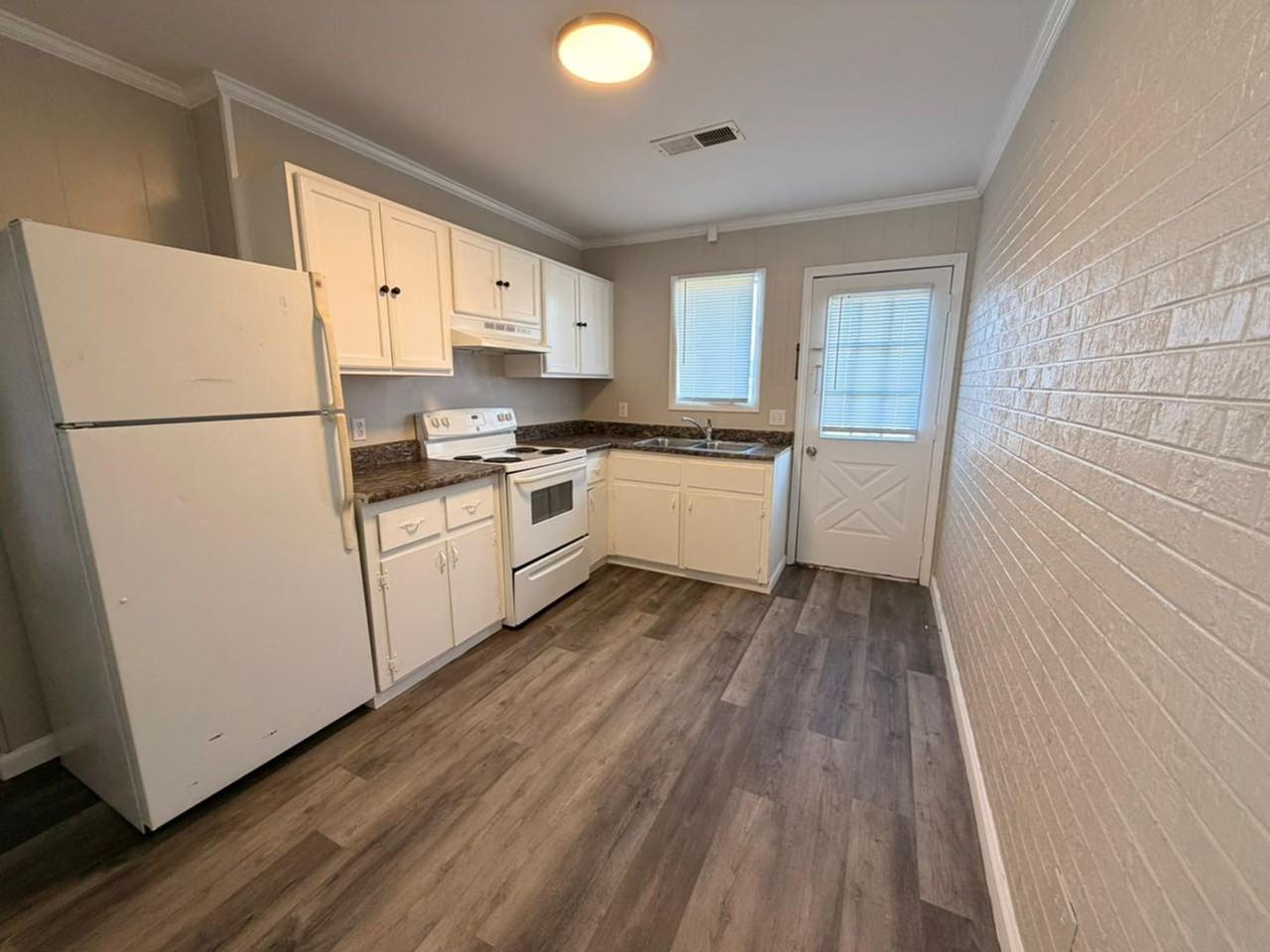 Spring Valley Apartments - Photo 4 of 36