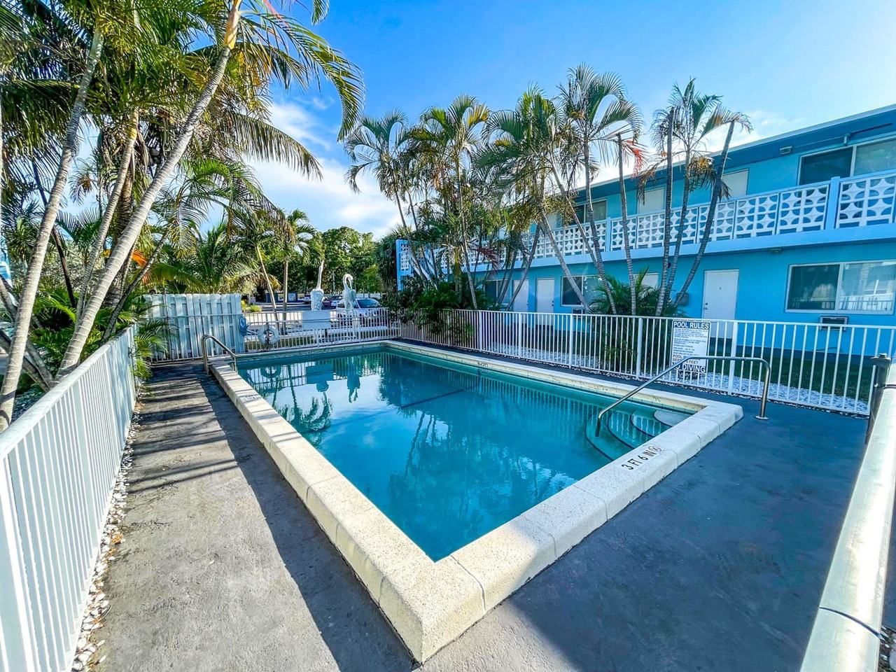 Beezy - 1751 NE 31 St - Photo 4 of 13