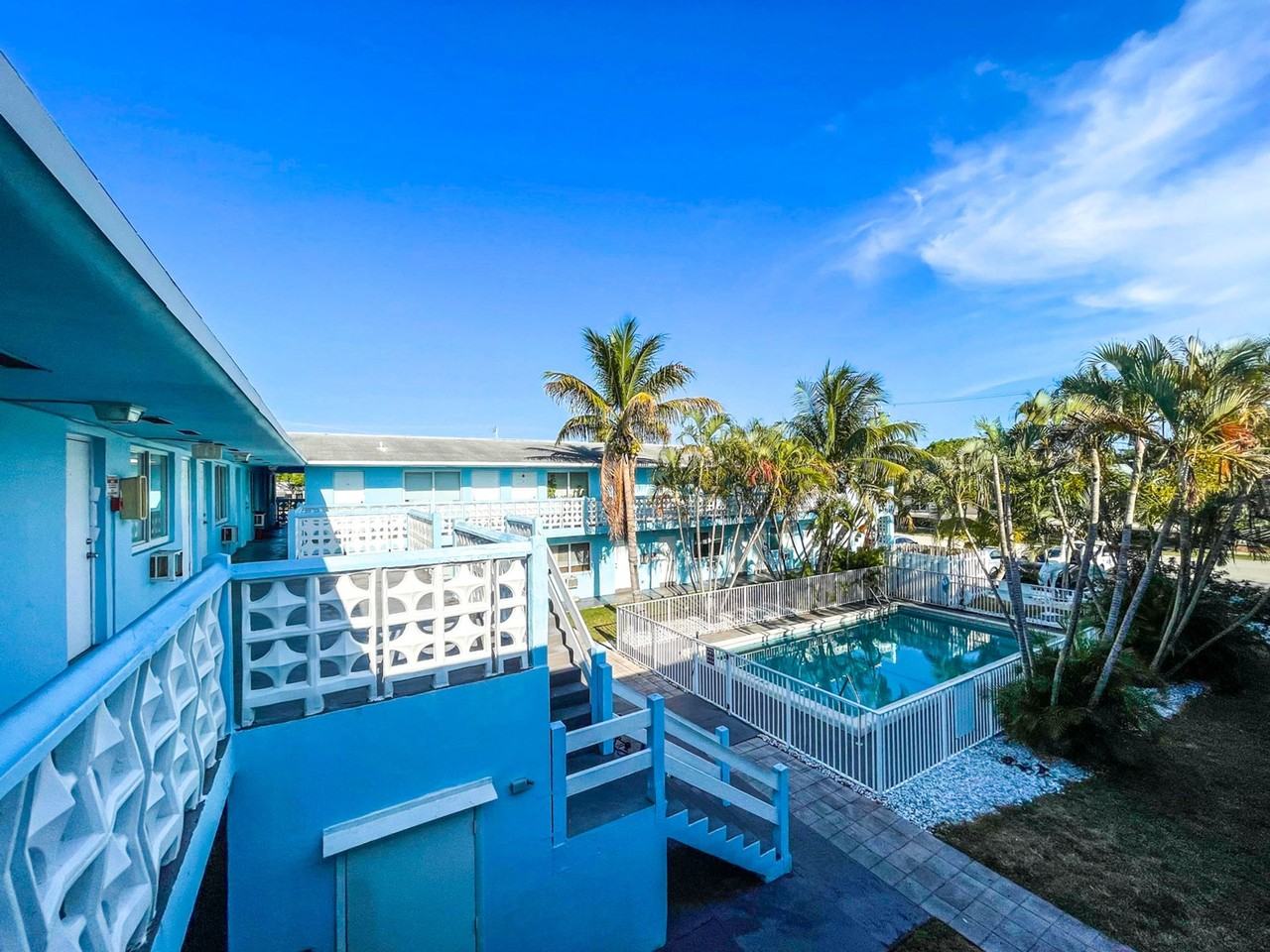 Beezy - 1751 NE 31 St - Photo 5 of 13