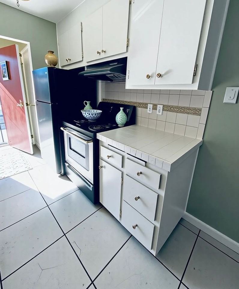 Windsor Court Apartments - Photo 2 of 11