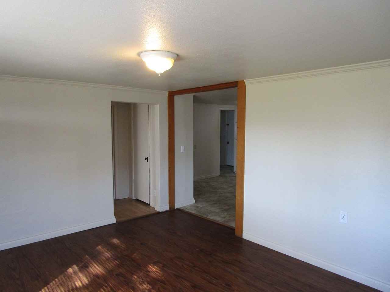 691 Nw 9th St - Photo 3 of 11